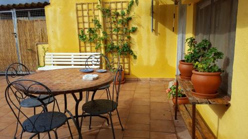 Roquetes Apartment | Pet-Friendly Getaway at Atic Casa Llebra - Rated 7.7/10