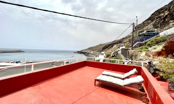 Puerto de la Estaca Apartment | Cozy 2-Bedroom Apartment with Ocean Views, Steps from Beach