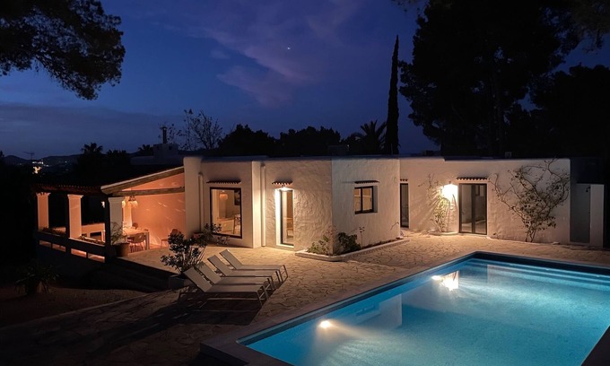 Cala Comte Villa | Atico: Private Pool & Ocean View for Unforgettable Sunsets