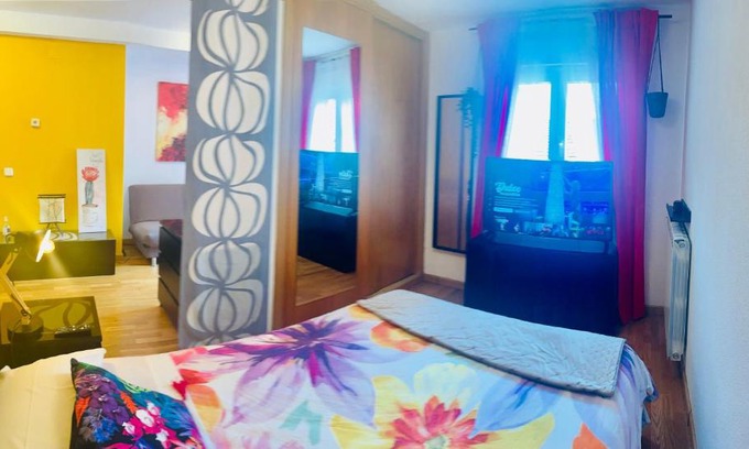 San Diego Apartment | Convenient ATICO & TERRAZA: 6 Min to ATOCHA Metro