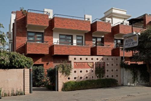 Sindhi Camp Hotel | Budget-Friendly Atithi Guest House with Breakfast & Dining