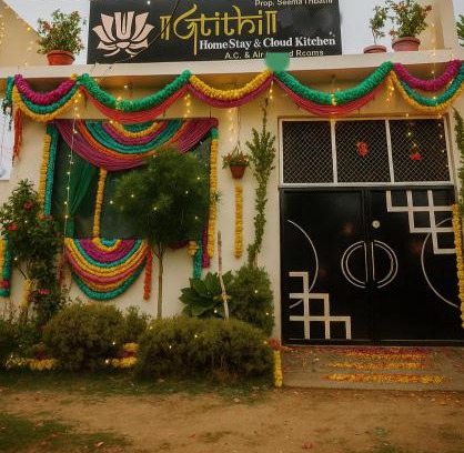 Faizabad House | Cozy Atithi Home Stay: Family-Friendly with Breakfast Included