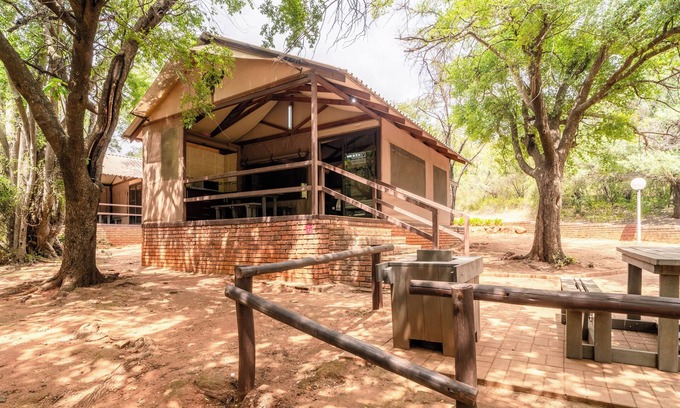 Buffelspoort Hotel | Relaxing Getaway at ATKV Buffelspoort with Pool & Hot Tub