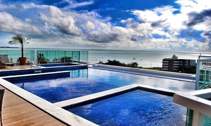Jardim Oceania Apartment | Discover Atlântico Norte: Rated 9.6/10 with Pool & Spa