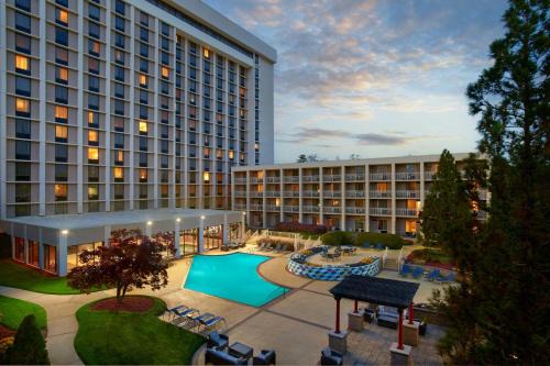 College Park Hotel | Discover Atlanta Airport Marriott: Pool & Family-Friendly Stays