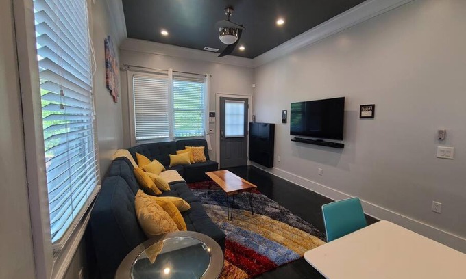 West End House | Kid-Friendly West End Modern Atlanta 3 Bedroom Bungalow