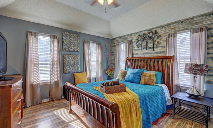 Atlanta House | Atlanta Family Home: Pet Friendly & Perfect for Kids