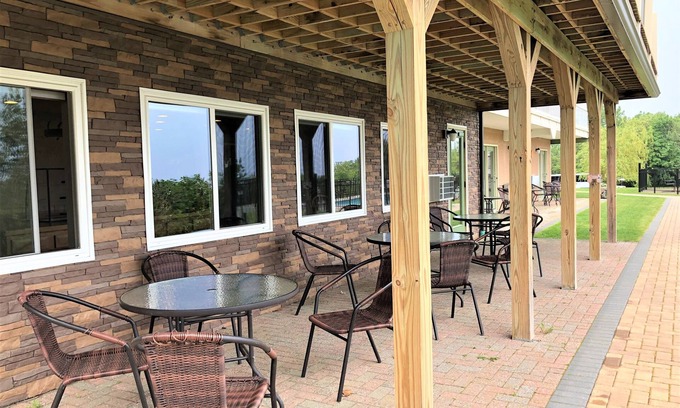 Bar Harbor Hotel | Ideal Atlantic Eyrie Lodge with Pool and Family Amenities