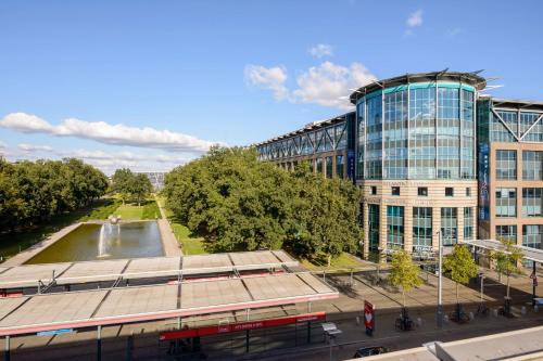 Neuenland Hotel | Pet-Friendly Stay at Atlantic Hotel Airport - 4-Star Comfort