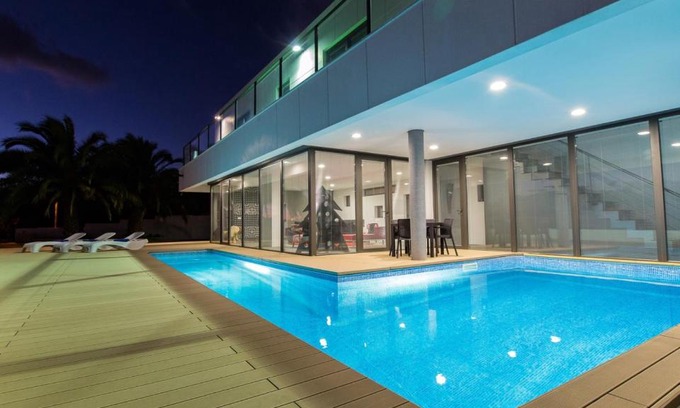 Estrela da Calheta House | Elegant Atlantic Veranda with Pool & Family Amenities