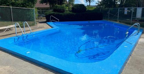 East Wareham Hotel | Oceanfront Atlantic Motel: Family-Friendly with Pool Access