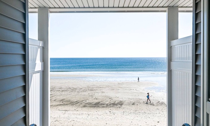 Wells Beach Hotel | Oceanfront Retreat with Pool & Breakfast - Rated 9.2/10