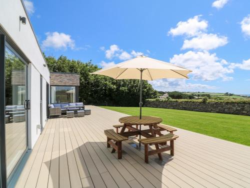 Saint Erth Praze House | Atlantic View: 5-Star Pet-Friendly Retreat with Perfect Scores