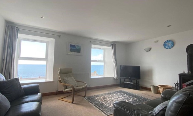 Porthleven House | Atlantic View: Pet-Friendly Three Bedroom Retreat for 6