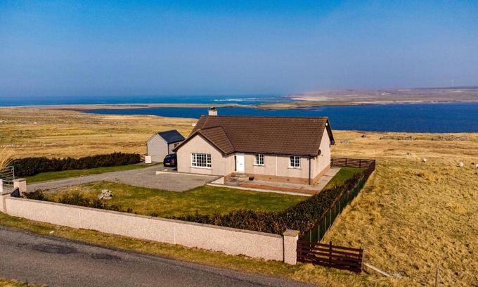 Arnol House | Beautiful Atlantic Views at Arnisdale House - 4-Star Retreat
