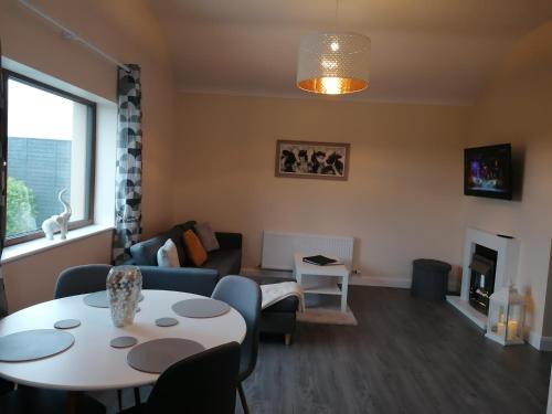 Ballinful Apartment | Top-Rated Atlantic Way Apartment for Your Dream Stay