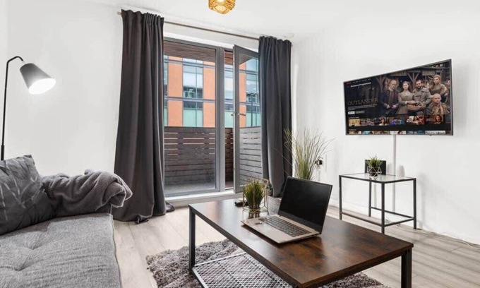 The Westside Apartment | Pet-Friendly Atlantis 1BDR with Netflix for Your Getaway