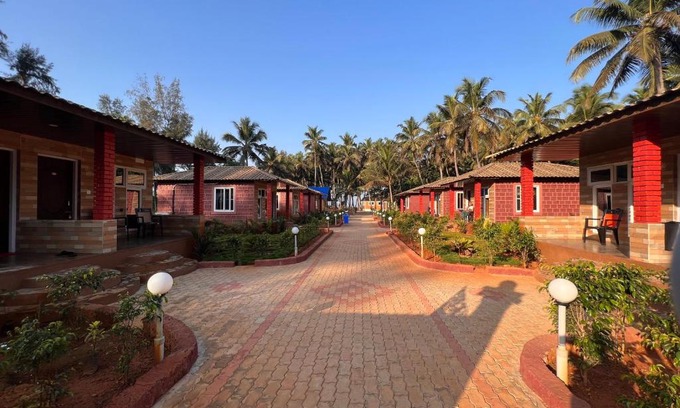 Kumta Resort | Discover Atlantis Beach Resorts: Oceanfront Pet-Friendly Haven