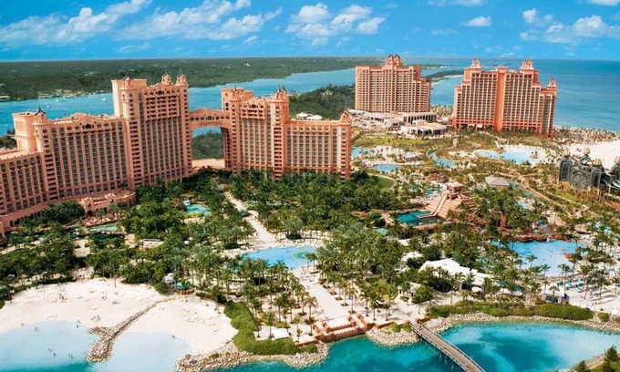 Paradise Island House | Experience Atlantis Harborside with Free Park Passes