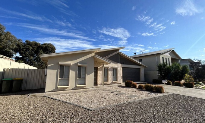 Port Hughes House | Atlantis - Modern Well Equipped Home Near the Beach