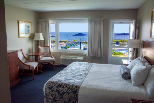 Gloucester Hotel | Beachfront Bliss at Atlantis Oceanfront Inn Gloucester