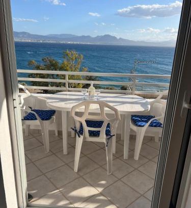 Loutraki-Agioi Theodoroi Apartment | Beautiful Atlas Apartment with Private Beach & Sea Views