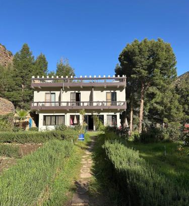 Sti Fadma Hotel | Discover Atlas Tigmi: Pet-Friendly Oasis with Spa Retreat