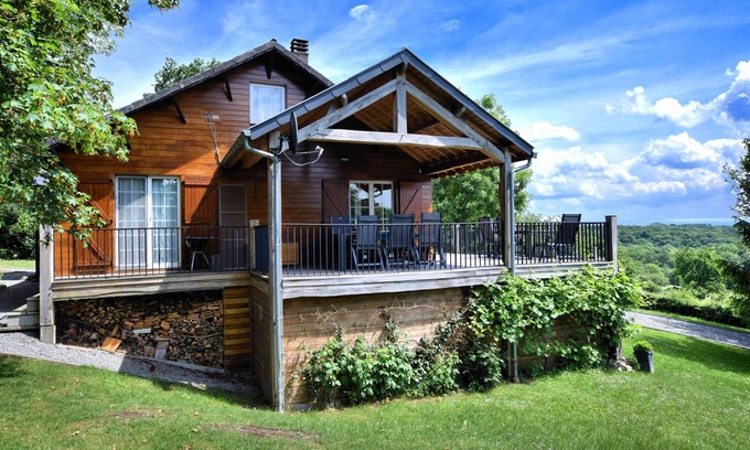 Septon Ski Chalet | Cozy Chalet Retreat with Sauna, Jacuzzi & Perfect Reviews