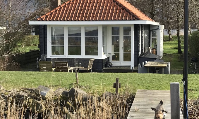 Kaag House | Scenic Kaaghuis: Lakefront Retreat with Breathtaking Views