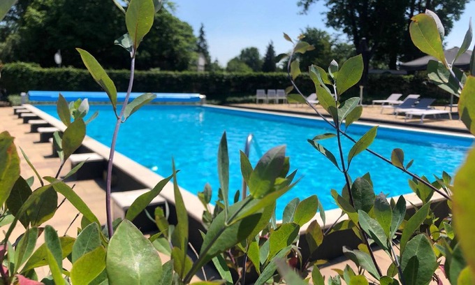 Uden House | Inviting Lodge Retreat with Spa and Family-Friendly Amenities