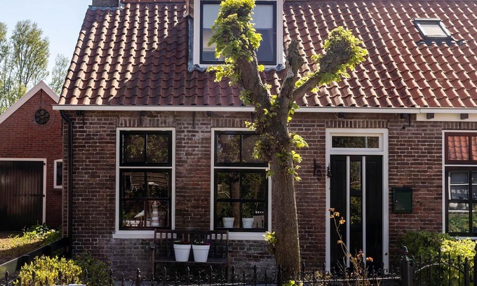 Paesens-Moddergat House | Atmospheric Wadden houses next to eachother