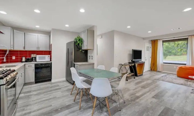Windsor Park House | Retro Atomic Age Lodge with Pool and Family-Friendly Perks