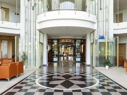 Schwaig Hotel | Elegant Atomis Hotel Munich Airport with Pet-Friendly Perks