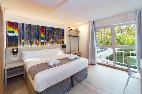 Egia House | Discover Atotxa Rooms: Top-Rated Stay with Family Amenities