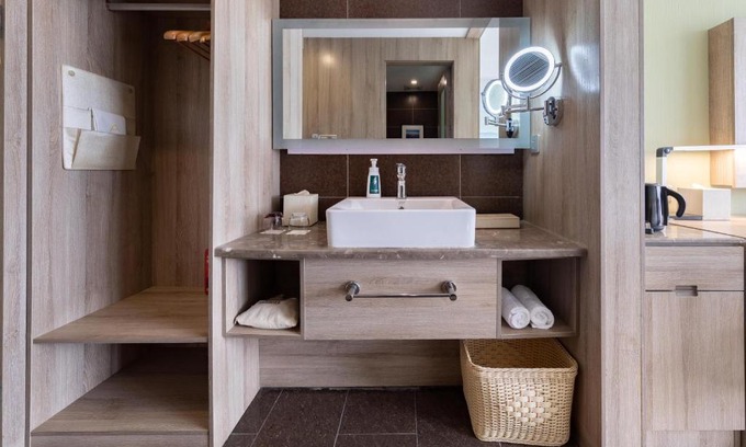 Lixia District Hotel | Explore Atour Hotel Jinan: A 4-Star Stay at Wanda Plaza