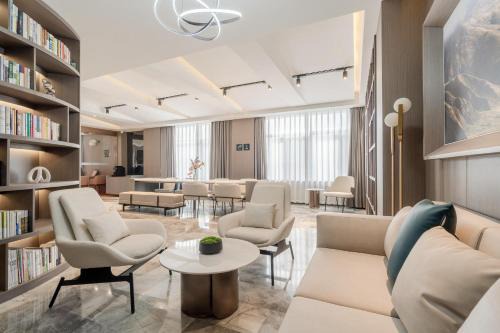 Yixing Hotel | Atour Hotel Yixing: Family-Friendly Stay with Great Access