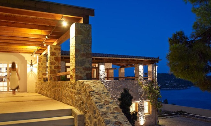 Agia Paraskevi Hotel | Experience Comfort at the Atrium Hotel with Ocean Views