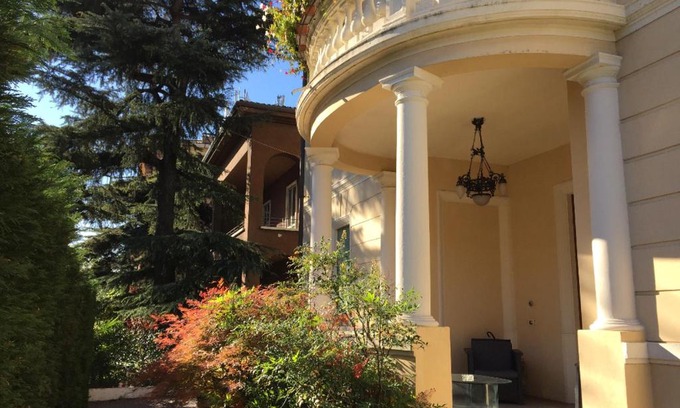 Est House | Pet-Friendly Atrium Verona: Rated 9/10 for Family Comfort