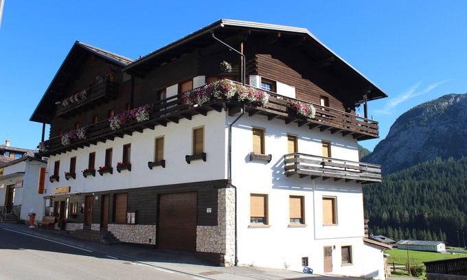 Granvilla Apartment | Cozy Attic Apartment in Sappada with Spa & Breakfast