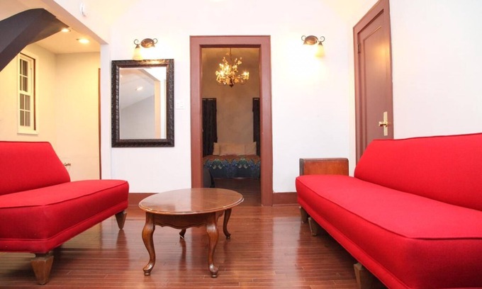 Newark House | Chic Attic Apartment with Spa and Hot Tub Amenities