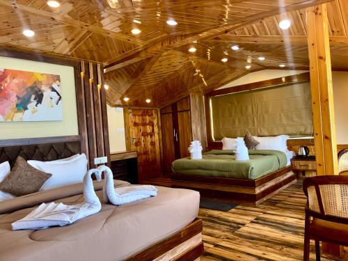 Theog Bed & Breakfast | Attic cozy retreat by high rise inn kufri