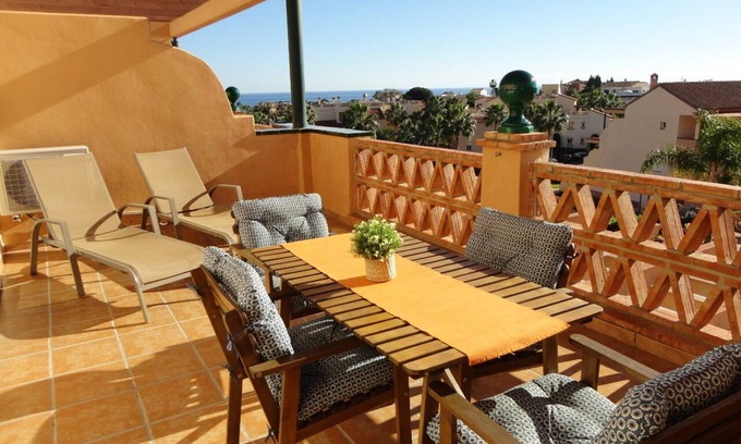 El Faro Apartment | Inviting Attic Retreat with Terrace Near Fuengirola