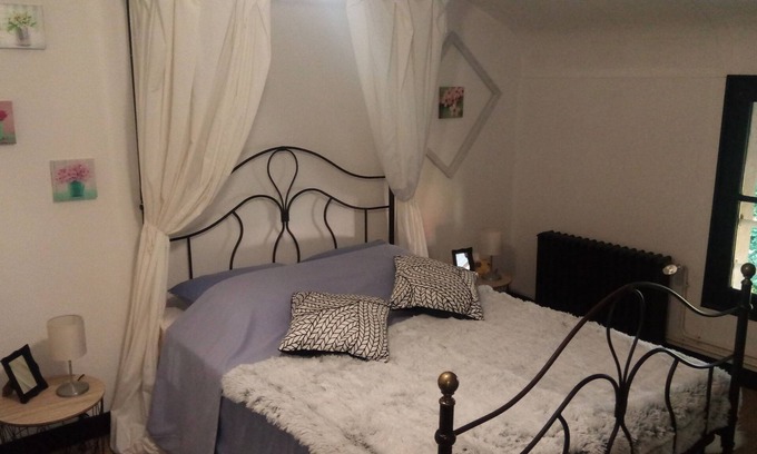 Berig-Vintrange House | Cozy Attic Room at Les 2 Granges with Spa & Breakfast