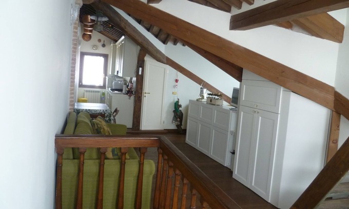 Castello Apartment | Elegant Attic with Roof Terrace Near the Biennale