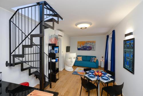 Genoa Historical Centre Apartment | Elegant Attico di Lusso with Terrace & Hot Tub in City Center