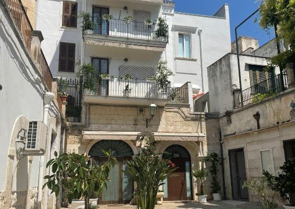 Rutigliano Apartment | Top-Rated Dimora Defilippis: Family-Friendly & Accessible