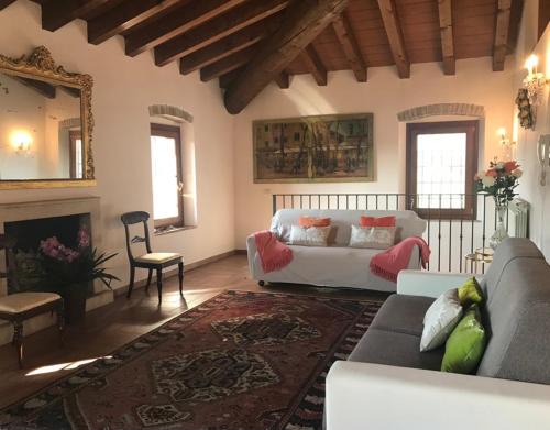 Desenzano del Garda Apartment | Pet-Friendly Attico Limoni: 4-Star Retreat for Families