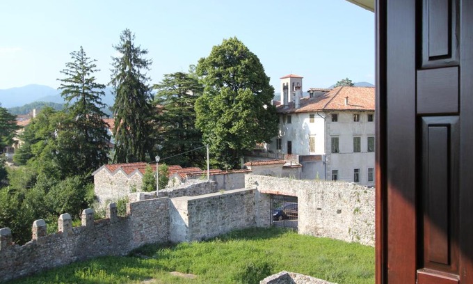 Cividale del Friuli Apartment | Pet Friendly Retreat at Attico Magnolie with Hot Tub Access