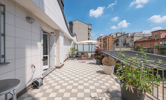 Bullona Apartment | Discover Attico - Milano: Private Box, Spa & Hot Tub