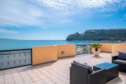 Poetto Apartment | Beachfront Retreat: Attico sul Poetto, 4-Star Gem